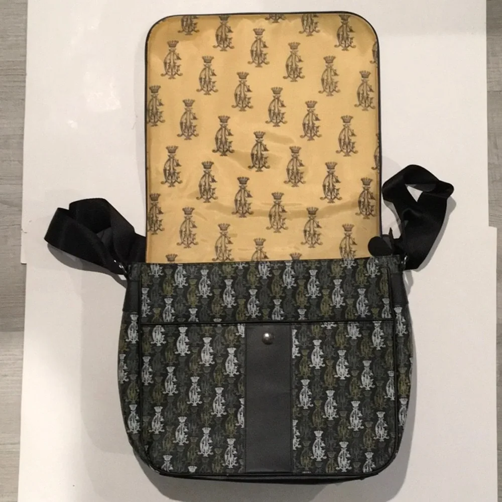 Christian Audigier Messenger Bag Black & print New w/o tag. Long shoulder strap - Picture 3 of 5